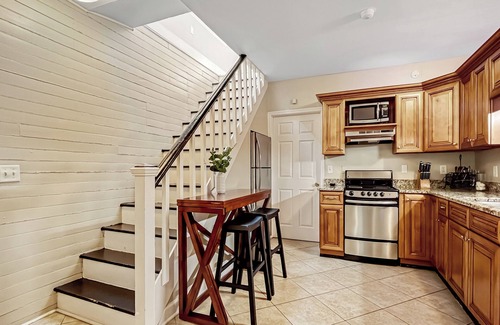 Savannah Victorian District Casa | Perfect Downtown Getaway- Walk to Top Attractions