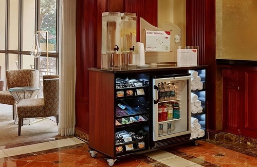 Eagan Park Apartamento | Perfect Escape Near ATL: Relax by the Pool, Enjoy Gym & Dining Options