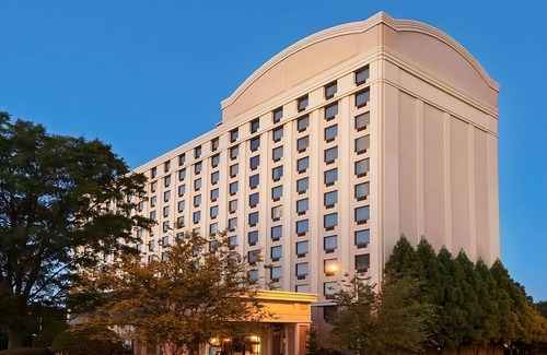Eagan Park Apartamento | Perfect Escape Near ATL: Relax by the Pool, Enjoy Gym & Dining Options