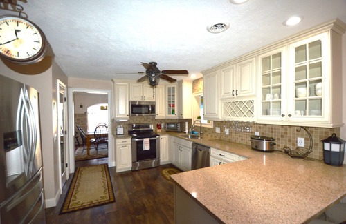 Mount Pocahontas Casa | Fire Pit / Corn Hole / Shuffleboard / Community Pool / Deck / Pets Welcome!