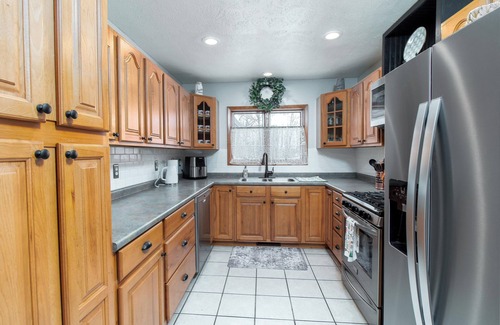 Chautauqua Casa | Ideal Fall getaway. Wine tours. Leaf Peeping. Fishing. Birding. Wonderful home!
