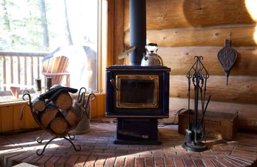 Central Kootenay Cabina | PERFECT FAMILY GETAWAY CABIN SLEEPS 12 WITH PRIVATE BEACH ON KOOTENAY LAKE