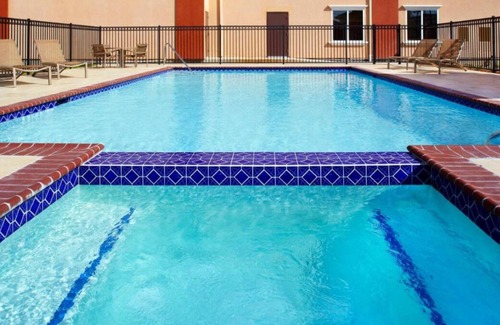 Southeast Houston Casa | Perfect Family Getaway! Onsite Pool, 3 Relaxing Units, Close to Crenshaw Park