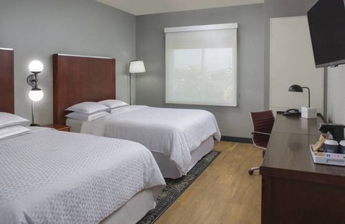 Southeast Houston Casa | Perfect Family Getaway! Onsite Pool, 3 Relaxing Units, Close to Crenshaw Park