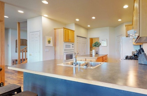 Redmond Casa | Perfect Family Getaway HotTub - sleeps 10