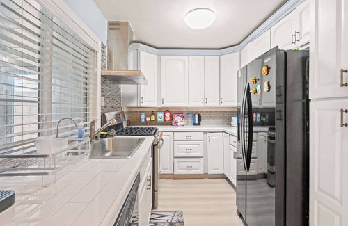 Ontario Casa | Perfect Family Getaway w Garden Near ONT Airport