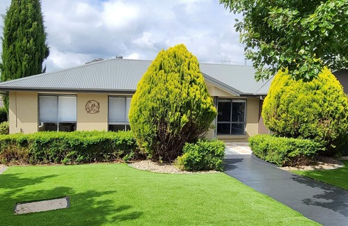 Amaroo Casa | Perfect Family Home! EV Charger, Wifi, Netflix