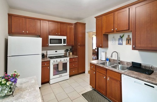 Waukegan Apartamento | Perfect family spot near Great Lakes Naval Base!
