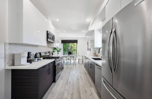 Melrose Casa | Perfect Family Getaway in Hollywood w/3bdr townhouse with Parking