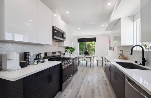 Melrose Casa | Perfect Family Getaway in Hollywood w/3bdr townhouse with Parking