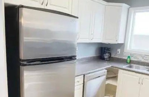 Jasper Place Casa | Perfect for a BIG CREW - 5br 2.5 bathroom Crew House in West Edmonton