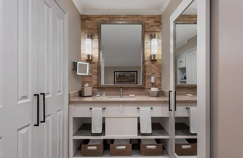 Napa Hotel | Perfect for a Quick City Escape! Minutes from Darioush Winery, Free Parking!