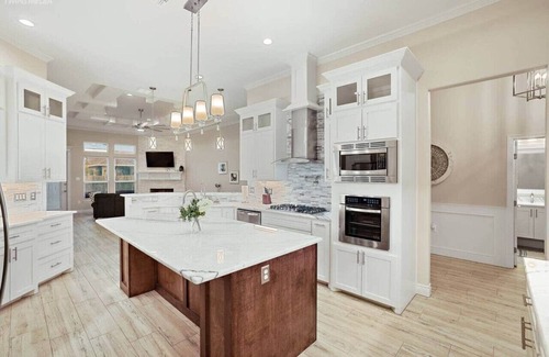 South Side Casa | 303) Perfect for construction companies!