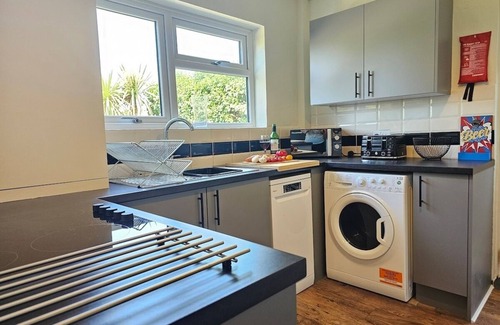 Cribbs Causeway Casa | Perfect for Contractors, Tradespeople, pvt parking