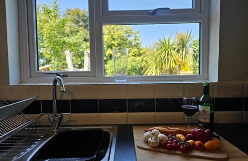 Cribbs Causeway Casa | Perfect for Contractors, Tradespeople, pvt parking