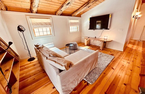 Glendale Casa | Perfect for Entertaining and Relaxation in the Berkshires!Furnished Country Home