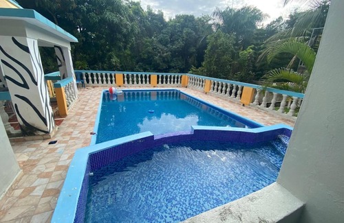 La Vega Province Villa | Perfect for family reunion, 3 minutes from restaurant 20 min away/ from lake