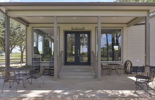 Navasota Casa | Perfect for Game Day, Family Get Aways and Fishing. 15-20 Minutes to Kyle Field!