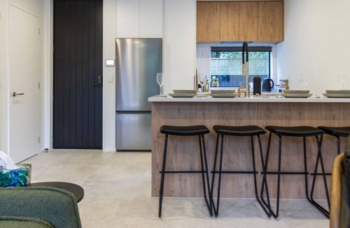 Saint Albans Casa | Perfect for Groups: Stylish 4BR Devonport Stay