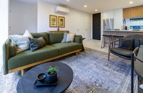 Saint Albans Casa | Perfect for Groups: Stylish 4BR Devonport Stay