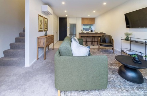 Saint Albans Casa | Perfect for Groups: Stylish 4BR Devonport Stay