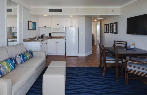 St. Pete Beach Hotel | Perfect for Groups! With Kitchenette and Stunning Tropical View, Onsite Pools!