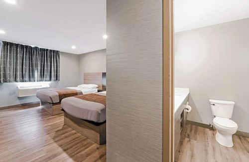 Foxboro Hotel | Perfect for Groups! 3 Spacious Units w/ FREE Breakfast, Minutes to Patriot Place