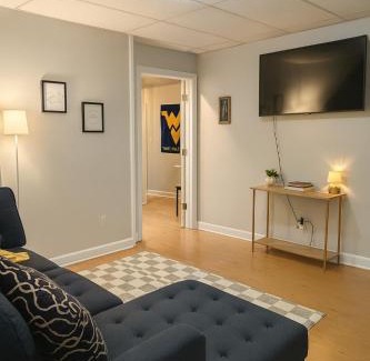 Morgantown Apartamento | Perfect for Groups! 3BR-3BA Near WVU & Downtown