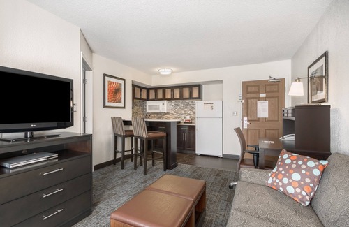 Christiana Condominio | Perfect for Groups! | Pool + Gym + Free Breakfast