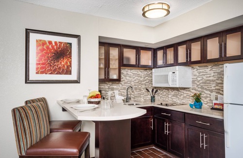 Christiana Condominio | Perfect for Groups! | Pool + Gym + Free Breakfast