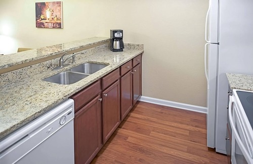 Berkeley Hotel | Perfect for Groups! Full Kitchen, Onsite Pools!