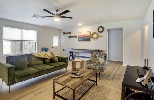 Rosenberg Casa | Perfect for Nurses or Vacation. 1.3 miles from the new Fort Bend Epicenter!!