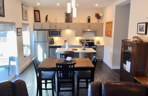 Revelstoke Condominio | Perfecto para sus vacaciones de invierno y verano!
