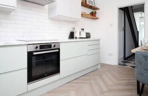 Splott Casa | Perfect Four Bed House for Groups, Contractors by Gurkha Stay,Cardiff -Free WiFi