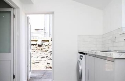 Splott Casa | Perfect Four Bed House for Groups, Contractors by Gurkha Stay,Cardiff -Free WiFi