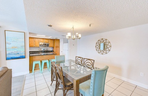 North Redington Beach Condominio | Condominio 203: mire a los delfines jugar desde nuestras tres habitaciones grandes.