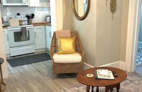 Historic Uptown Casa | Perfect Getaway+ Bikes+Patio-Close2Beach+pickleball