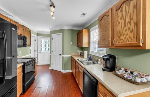 Kernersville Casa | Perfect Getaway, Close 2 Everything! Self Check-in