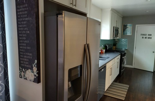 Oakland Casa | Nice Cozy Home. Free parking on site
