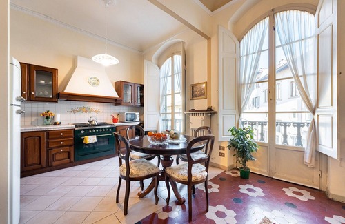Duomo Apartamento | Perfect Heart of Florence-Super Upscale Location-Roomy-Washer-Elevator