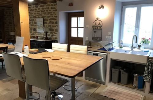 Saint-Prix-les-Arnay Casa | Refugio de la paz en un pueblo de