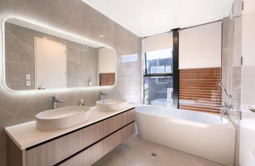 Greenlane Casa | Perfect Holiday House 4 Beds In Greenlane