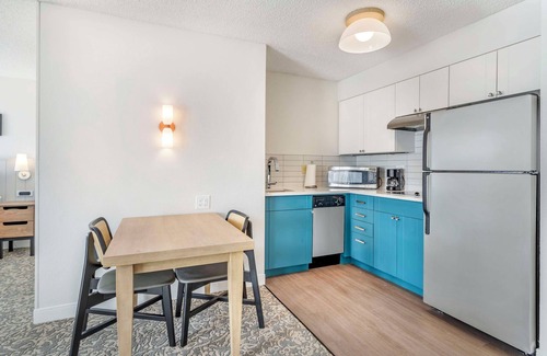 Downtown San Antonio Hotel | Perfect Home Base for Exploring Alamo City! Pet-Friendly! Free Buffet Breakfast!