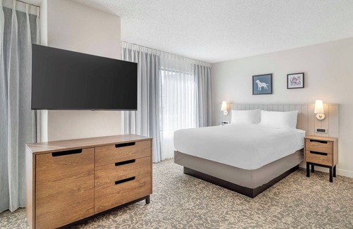 Downtown San Antonio Hotel | Perfect Home Base for Exploring Alamo City! Pet-Friendly! Free Buffet Breakfast!