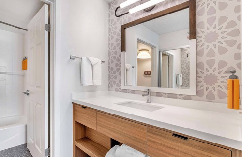 Downtown San Antonio Hotel | Perfect Home Base for Exploring Alamo City! Pet-Friendly! Free Buffet Breakfast!