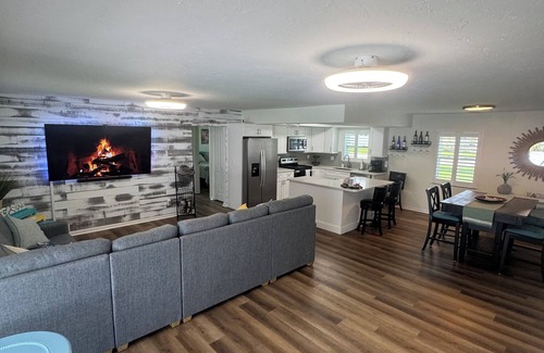 Pelican Casa | Perfect home one mile from water!