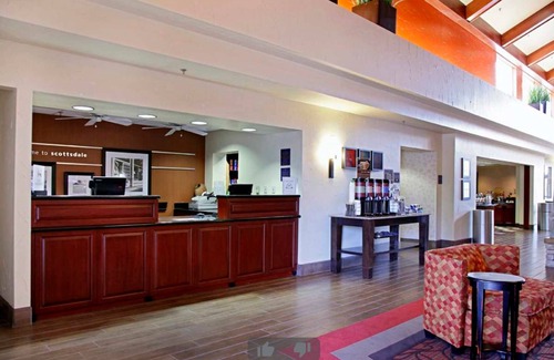 Paradise Valley Village Hotel | Habitación de hotel perfecta para Phoenix Open! Camas matrimoniales