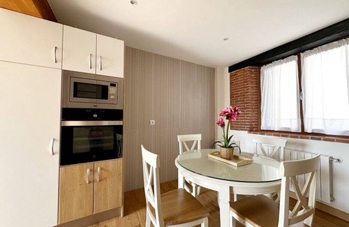 Isla Casa | 🏡 Escapada Perfecta en Isla – Casa Adosada con Parking Privado 🚗✨