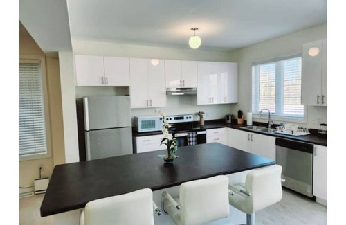 Wasaga Beach Casa | Perfect Large 4 bedroom 3 bathroom, Blue Mountain, Wasaga Beach Loft resort!