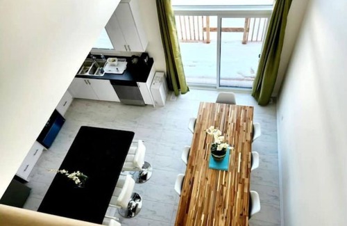 Wasaga Beach Casa | Perfect Large 4 bedroom 3 bathroom, Blue Mountain, Wasaga Beach Loft resort!